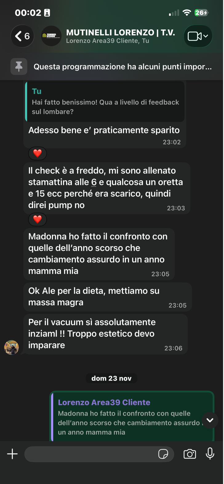 Screenshot di chat: un atleta confronta le foto con l'anno precedente e parla di un cambiamento assurdo in un anno