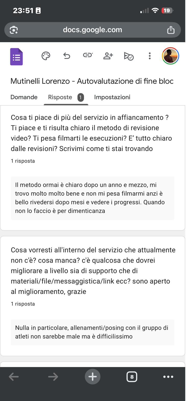 Screenshot di chat: un atleta scrive che si sta divertendo ad allenarsi e che le esecuzioni sono molto migliorate