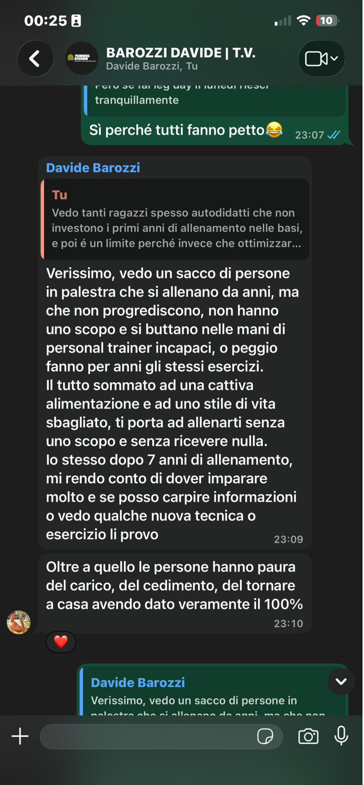 Screenshot del modulo di autovalutazione mensile: alla domanda su cosa manchi al servizio, l'atleta risponde che non c'è nulla da aggiungere